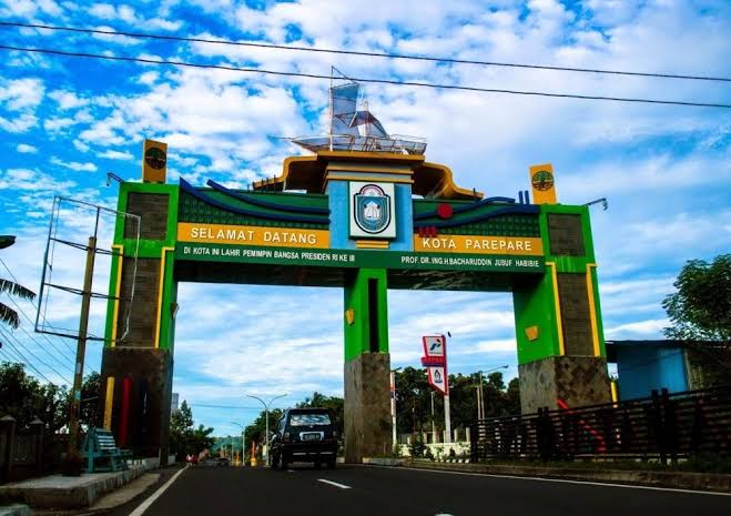 Pintu gerbang memasuki Kota Parepare.