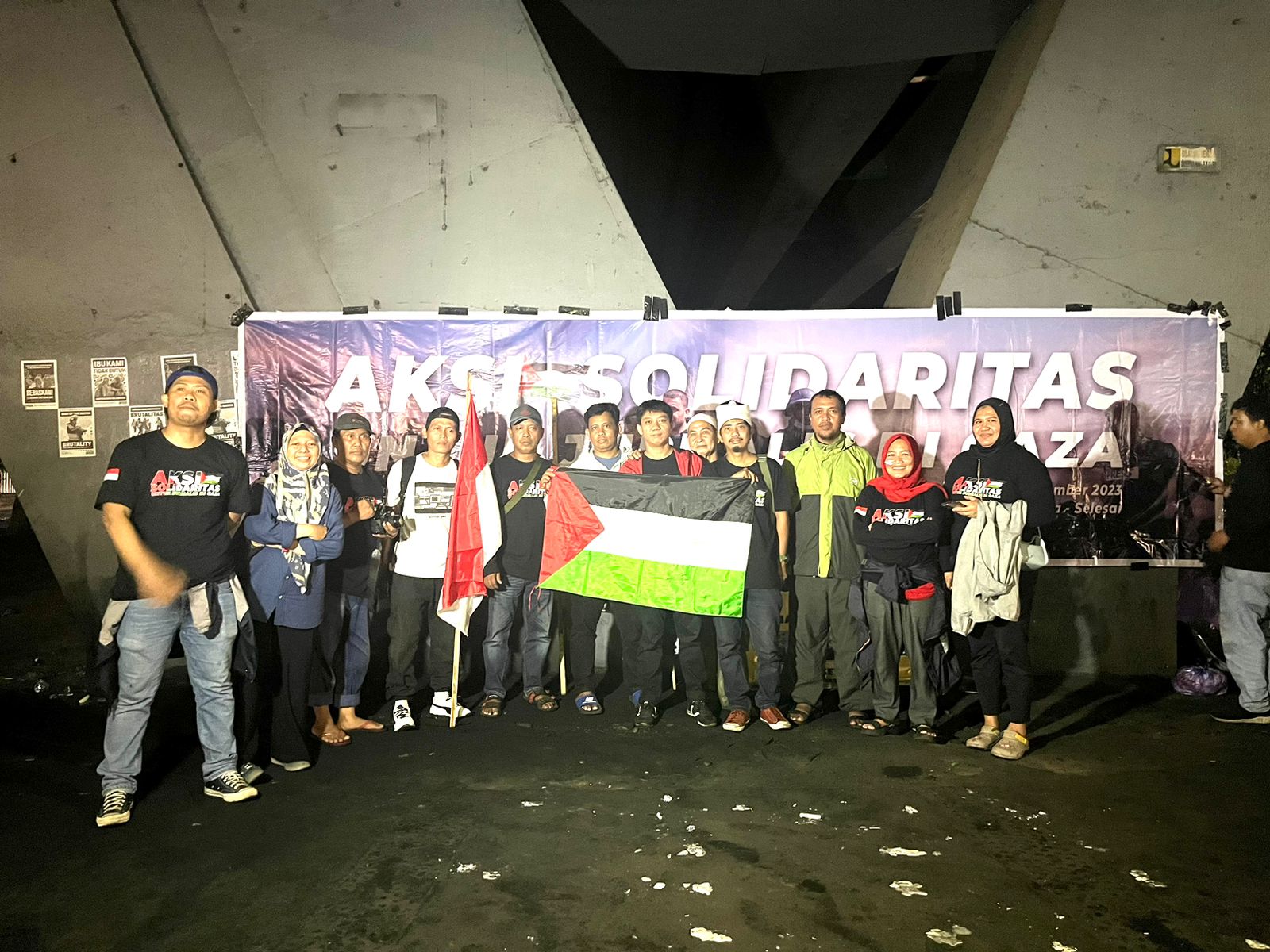 Jurnalis di Kota Makassar menggelar aksi solidaritas untuk jurnalis di Gaza, Palestina.