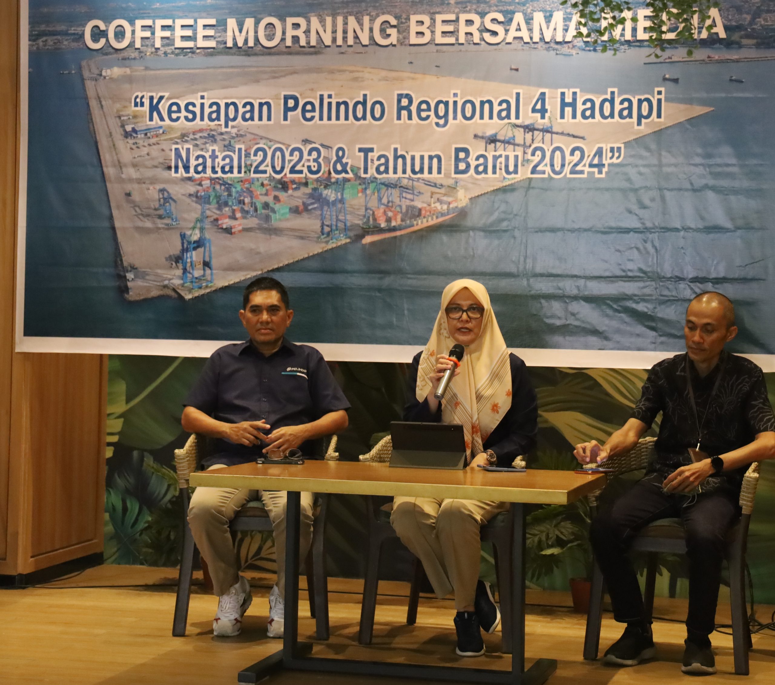 Pihak PT Pelabuhan Indonesia (Persero) Regional 4 memberikan keterangan kepada media di Makassar, Rabu (20/12/2023).
