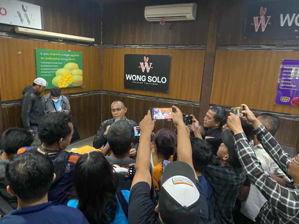 Pengacara Zulfikar Ramly saat memberikan keterangan kepada media di Bali, pada Kamis, 4 Januari 2024.