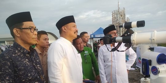 Kegiatan pemantauan hilal di atas Gedung GTC Makassar, beberapa waktu yang lalu.  