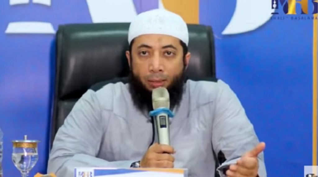 Ustadz Khalid Basalamah.