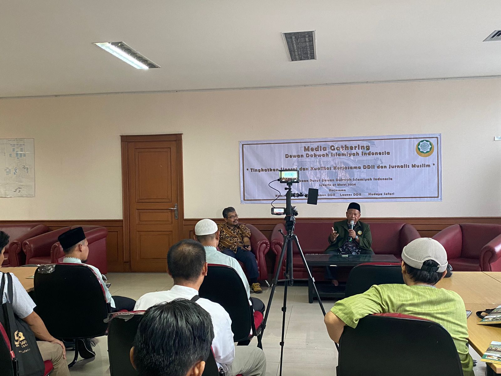 Acara silaturahmi dengan para jurnalis di markas Dewan Dakwah di Kramat Raya 45, Jakarta, Rabu (27/3/2024).