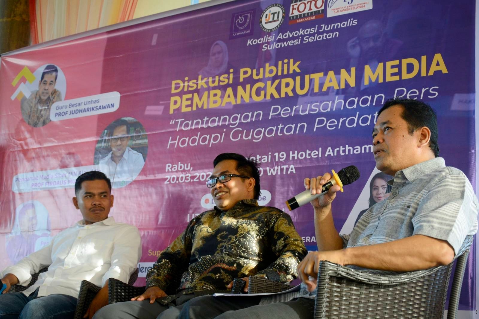 Diskusi Publik Pembangkrutan Media dengan tema 