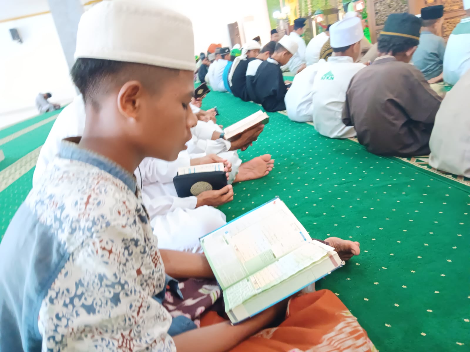 Santri Pondok Pesantren Nuu Waar Al Fatih Kaaffah Nusantara (AFKN) Setu, Kabupaten Bekasi, Jawa Barat.