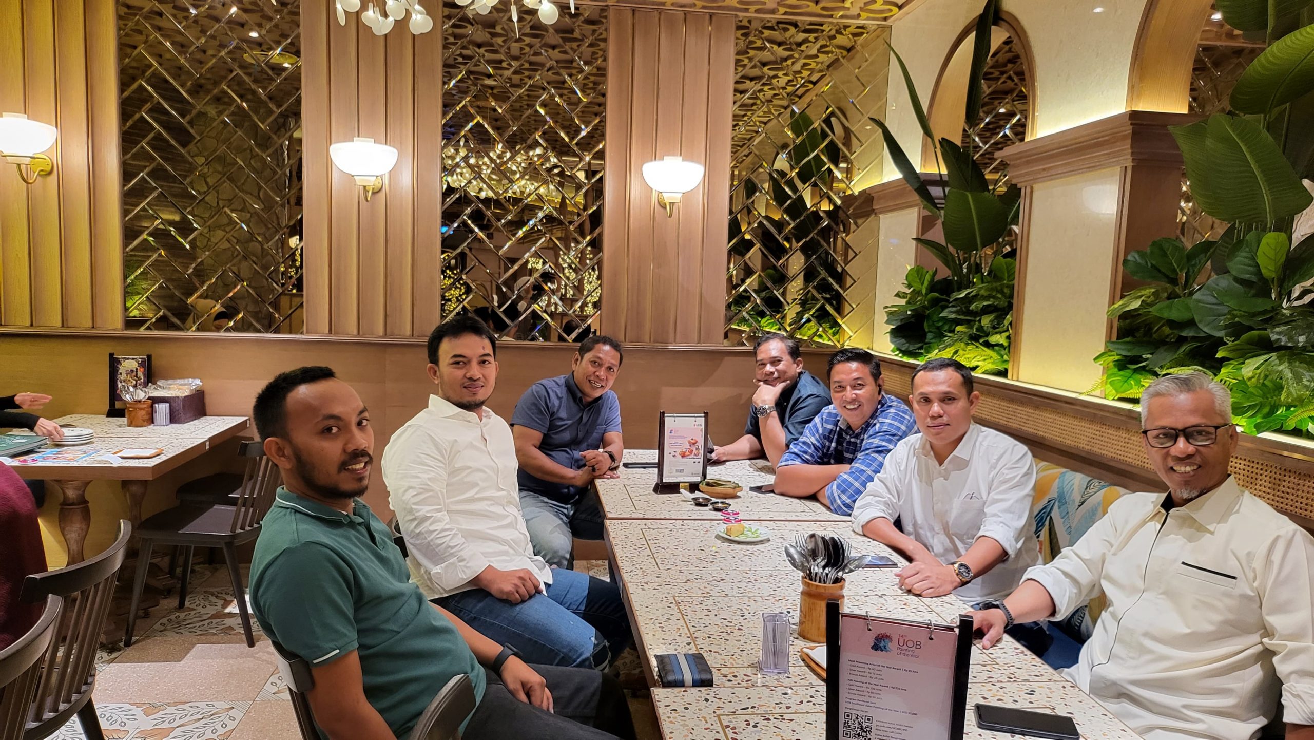 Ustadz Ije bersama dengan Ketua KONI Makassar, yang juga bakal calon Wali Kota Makassar, Ahmad Susanto.