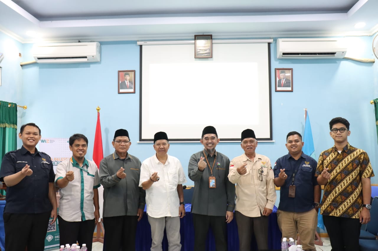 Pihak WIZ, Wahdah Islamiyah dan Baznas Pusat berpose bersama di sela kegiatan proses verifikasi faktual perpanjangan izin operasional WIZ, di Makassar, belum lama ini.