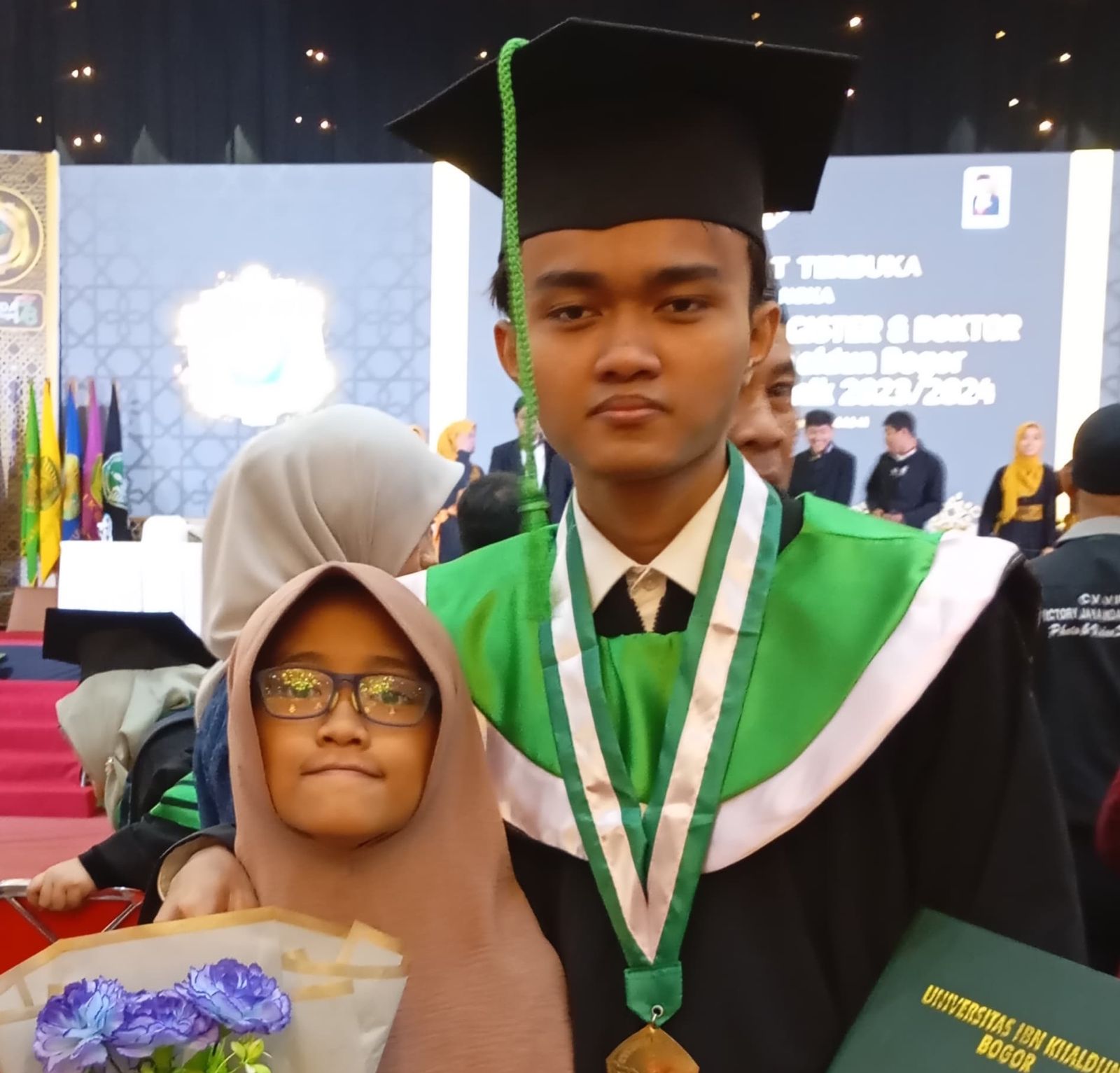 Thoriq Ibn Anwar, S.Pd., lulusan Universitas Ibn Khaldun (UIKA) Bogor, Jawa Barat.