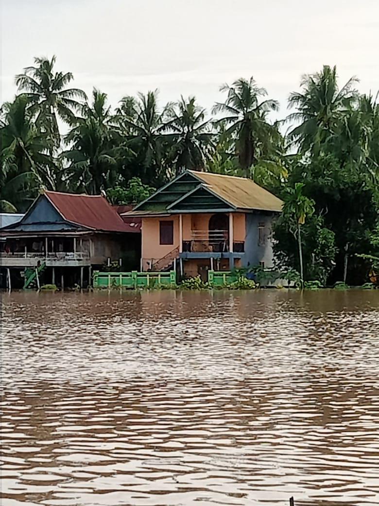 Banjir merendam rumah warga di Desa Kampiri, Kecamatan Citta, Kabupaten Soppeng, Sulsel, Kamis, 4 Juli 2024.