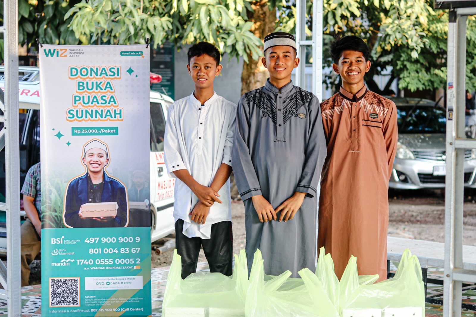 Santri tahfidz penerima paket buka puasa sunnah dari WIZ.