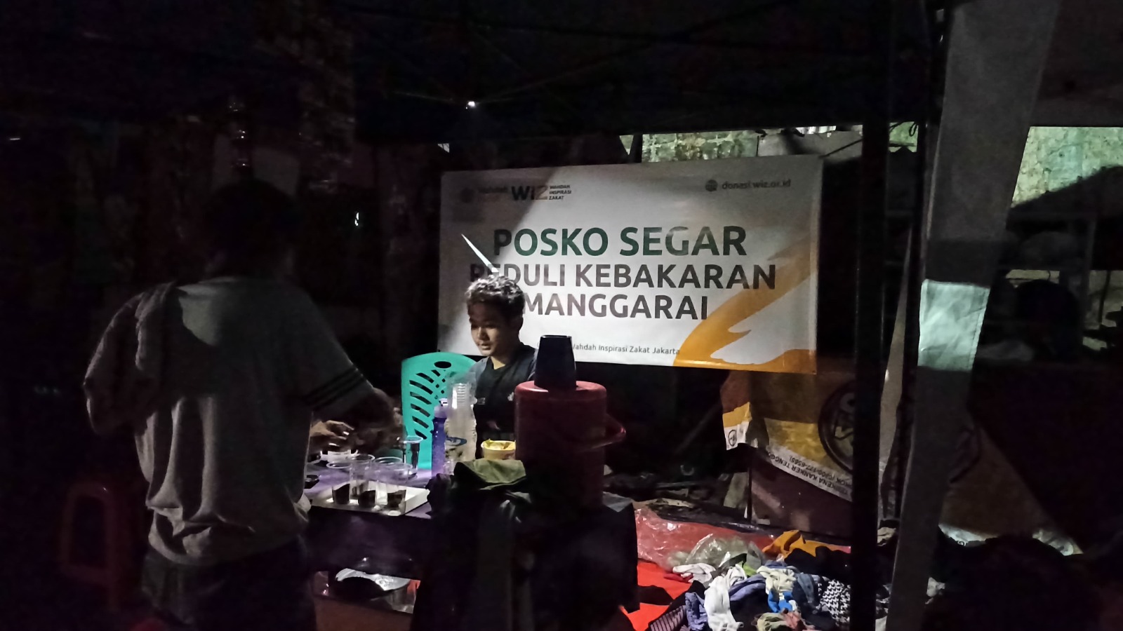 Posko Segar yang didirikan WIZ di lokasi kebakaran di Kelurahan Manggara, Jakarta Selatan.