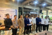 Pembicara berfoto bersama usai pelaksanaan dialog yang digelar Karang Taruna Makassar, Rabu (20/11/2024).