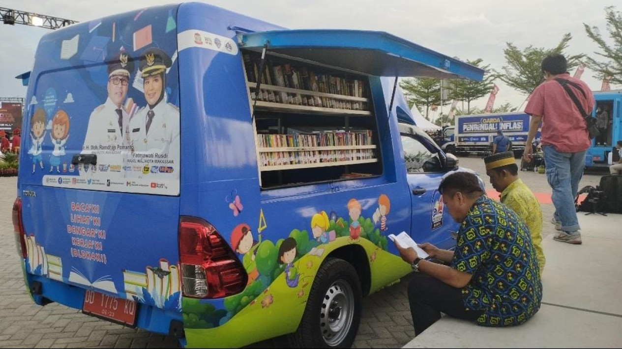 Mobil Perpustakaan Keliling Dinas Perpustakaan Pemerintah Kota Makassar.