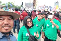 Ustadz Muchtar Daeng Lau bersama para relawan Tim Pejuang Bersatu (TPB).