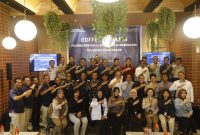 PT Pelabuhan Indonesia (Persero) Regional 4 berpose bersama usai menggelar coffee morning bersama stakeholder di lingkungan Pelabuhan Makassar, pada Sabtu (30/11/2024).