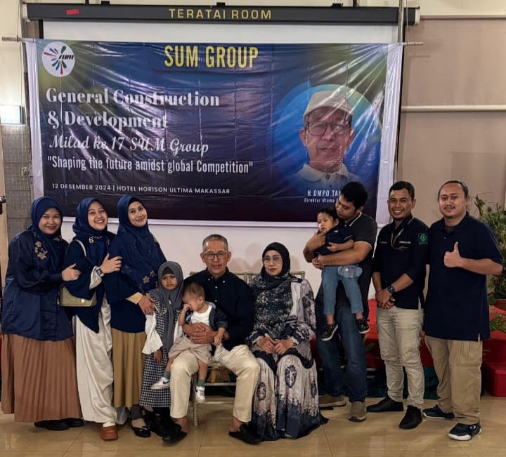 Keluarga besar owner PT SUM Group, H. Ompo Tahir, SE.