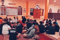 Para Laskar Mabes LPAS Makassar di Masjid Al Insan, Perumahan Bumi Zarindah, Kecamatan Pattalassang, Kabupaten Gowa, pada Ahad malam (29/12/2024).