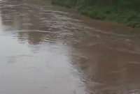 Debit air Sungai Walanae di daerah Asanae, Takalala, mulai meningkat seiring tingginya intensitas hujan. Foto: BPBD Soppeng. 