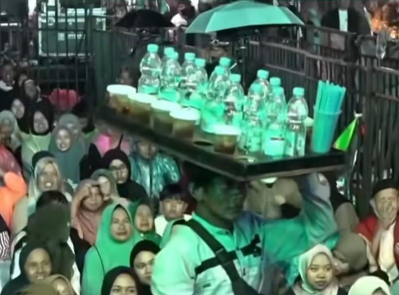 Penjual es teh yang dikatai goblok oleh Gus Miftah.