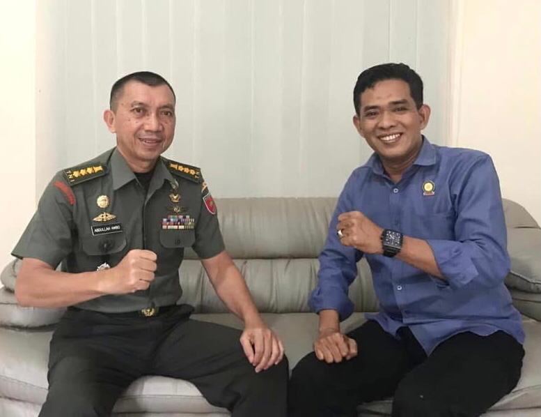 Formulator Pupuk Organik Super Tani Indonesia, Kol. Czi. H.A. Abdullah Ambo Lele, S.Sos., M.IP (kiri) dan Direktur PT Super Tani Indonesia, Andi Undru Mario, S.Sos., M.Si.