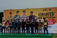 Bupati Soppeng dan Kapolres Soppeng beserta sejumlah pejabat, berpose bersama di acara pembukaan panahan tradisional di Stadion Andi Wana, Kota Watansoppeng, Kabupaten Soppeng, pada Ahad (16/2/2025). Dok. Pilarindonesia.com