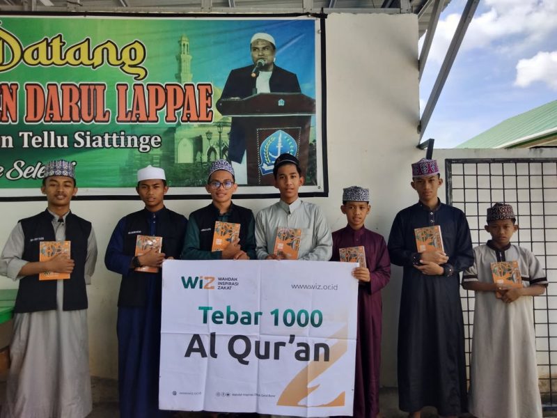 Santri Darul Lappae Bone mendapat donasi Alqur'an dari WIZ 