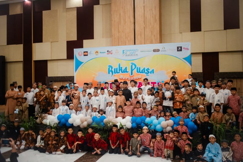 Sedekah Booster Indonesia menggelar acara buka puasa bersama anak panti di Hotel Unhas. Minggu (16/03/25)