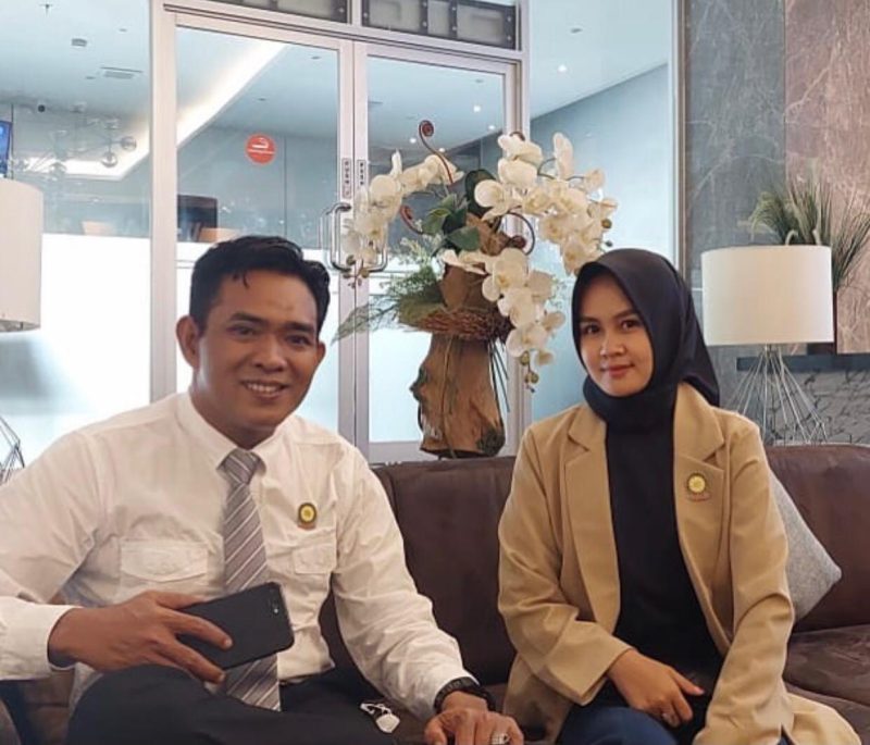 Owner PT. Super Tani Indonesia, Andi Undru Mario, bersama dengan istri.