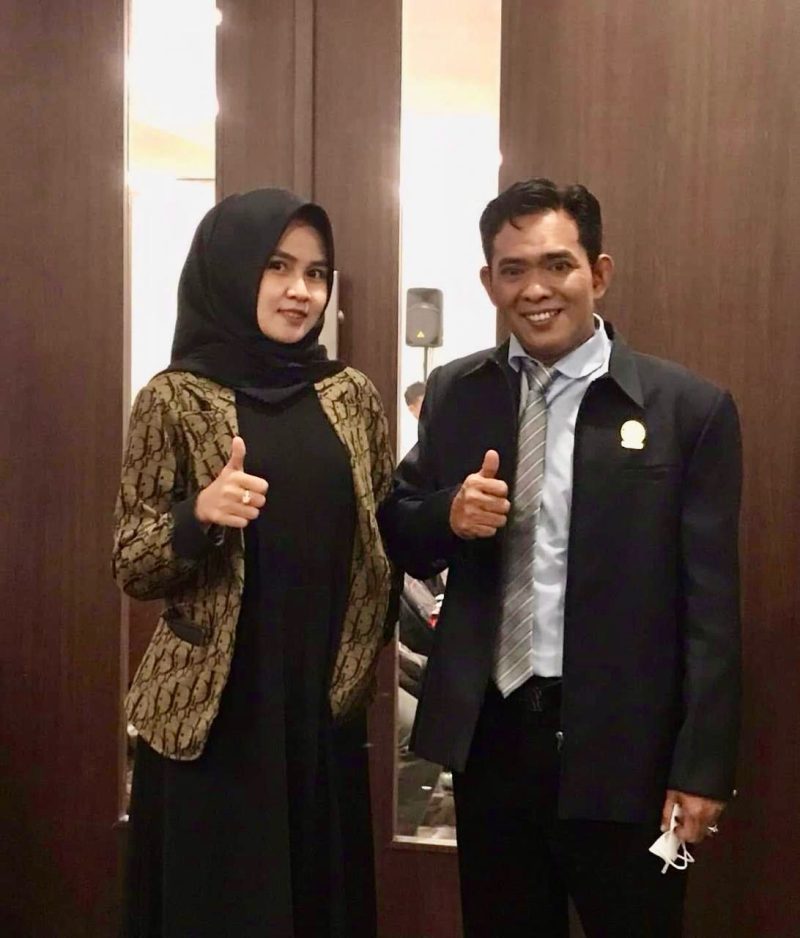 Owner PT. Super Tani Indonesia, Andi Undru Mario, bersama dengan istri.