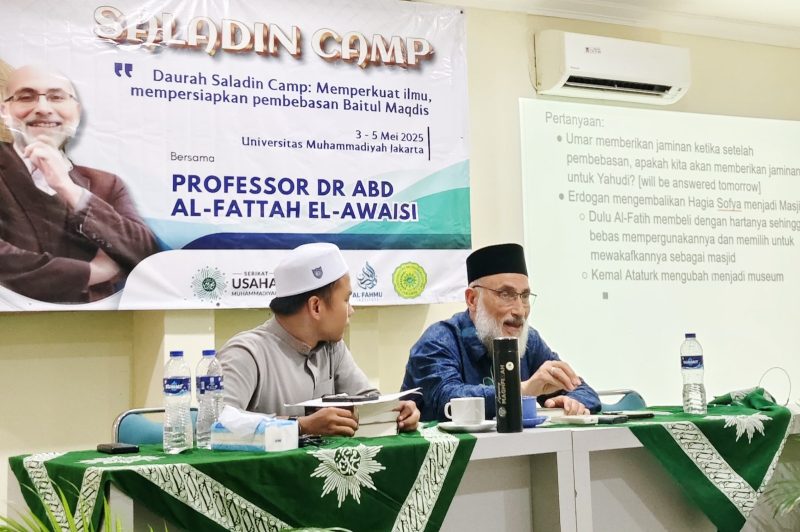 Prof. Dr. Abdul Fattah Al-Uwaisi, saat membawakan materi di Saladin Camp, di Bogor.