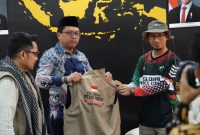 Duta Besar RI untuk Tunisia, Zuhairi Misrawi, saat menerima rombongan Relawan Nusantara Indonesia Global Peace Convoy, di Tunisia. Foto: relawannusantara.id