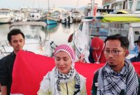 Aktris Wandah Hamidah dan relawan kemanusiaan, Muhammad Husein. 