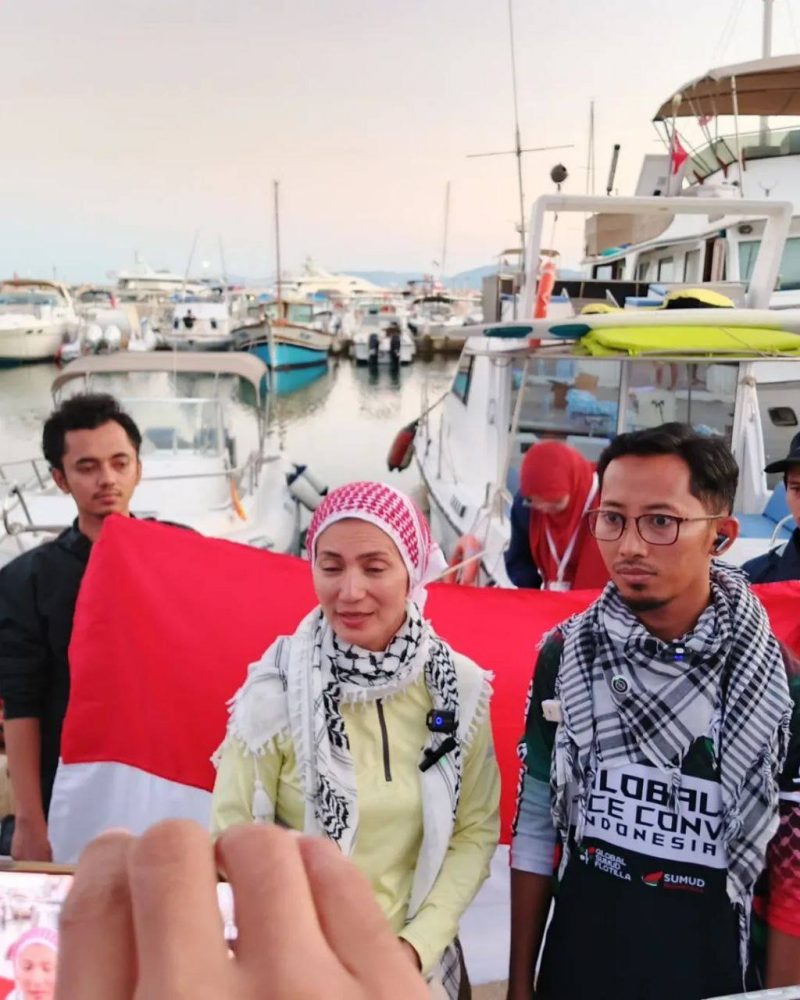 Aktris Wandah Hamidah dan relawan kemanusiaan, Muhammad Husein. 