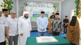 Wali Kota Makassar, Munafri Arifuddin, saat menghadiri peresmian Masjid Umar Al-Faruq. 
