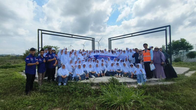 SMA Buq’atun Mubarakah Pondok Pesantren Darul Aman Makassar melaksanakan outing class ke Pembangkit Listrik Tenaga Bayu (PLTB) Sidrap, Jumat, 10 Oktober 2025.