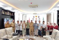 Panitia Musyawarah Ulama dan Tokoh Umat (MUTU) Sulsel 2025 berpose bersama Wali Kota Makassar, Munafri Arifuddin, usai melakukan audiens, beberapa waktu yang lalu.