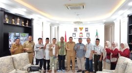 Panitia Musyawarah Ulama dan Tokoh Umat (MUTU) Sulsel 2025 berpose bersama Wali Kota Makassar, Munafri Arifuddin, usai melakukan audiens, beberapa waktu yang lalu.