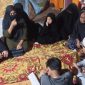 Sekjen DPP Wahdah Islamiyah, Ustadz Syaibani Mujiono, bercengkrama dengan ibu, istri  beserta dengan anak-anak almarhum Burhanuddin Marbas, di Kampung Maddo, Kecamatan Tanete Rilau, Kabupaten Barru, Selasa, 24 Februari 2026.
